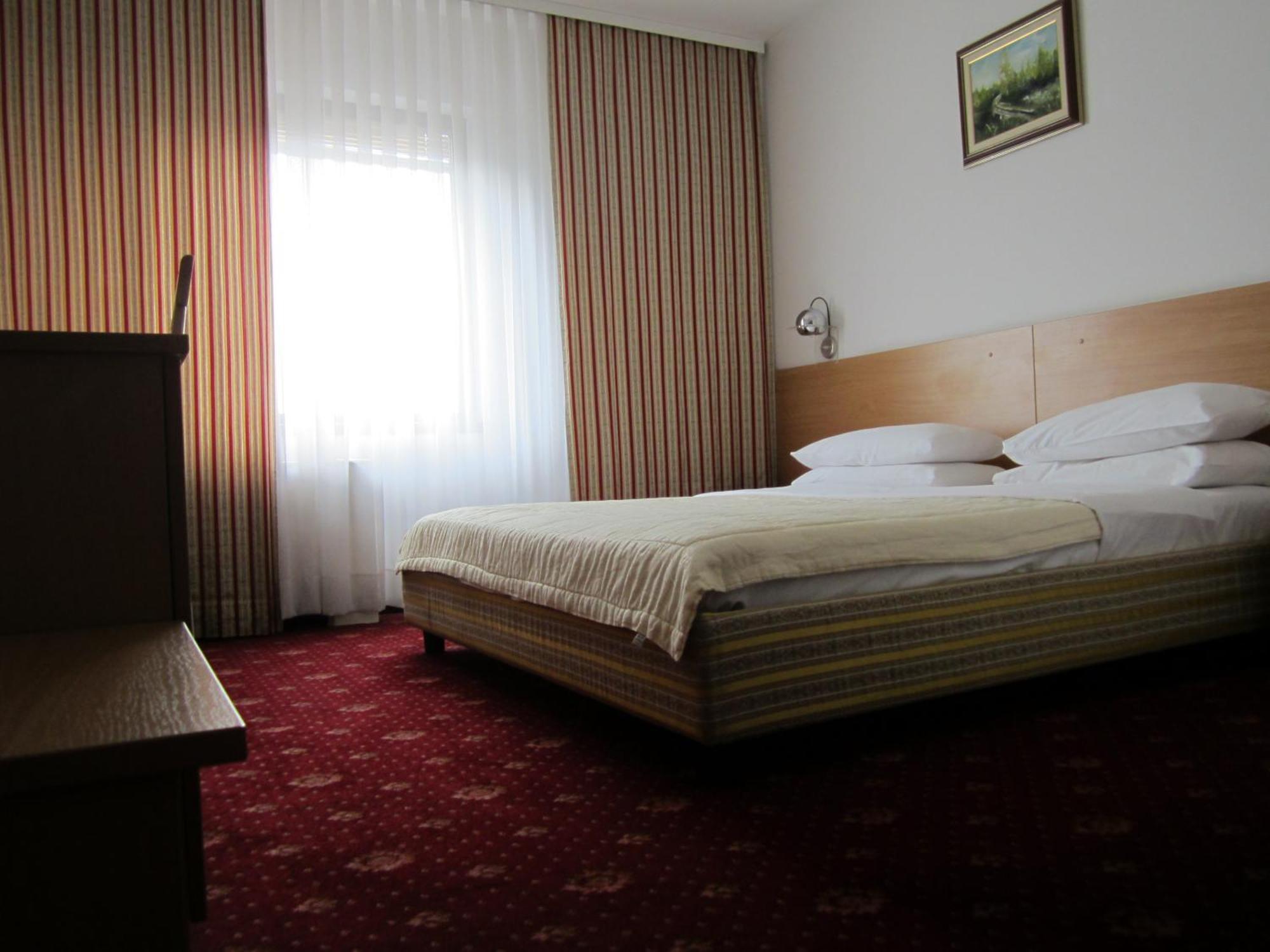 Hotel Grand ซาราเยโว ภายนอก รูปภาพ