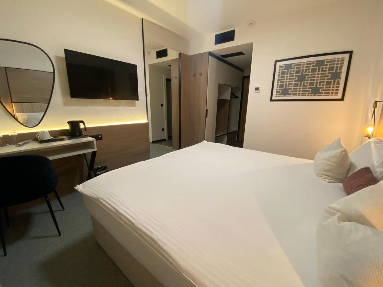 Hotel Grand ซาราเยโว ภายนอก รูปภาพ