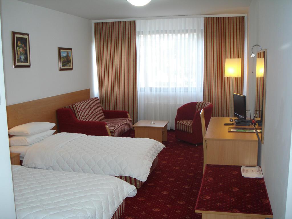 Hotel Grand ซาราเยโว ภายนอก รูปภาพ