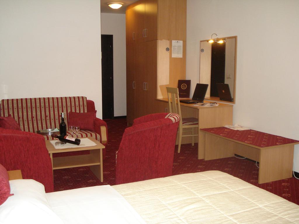 Hotel Grand ซาราเยโว ภายนอก รูปภาพ
