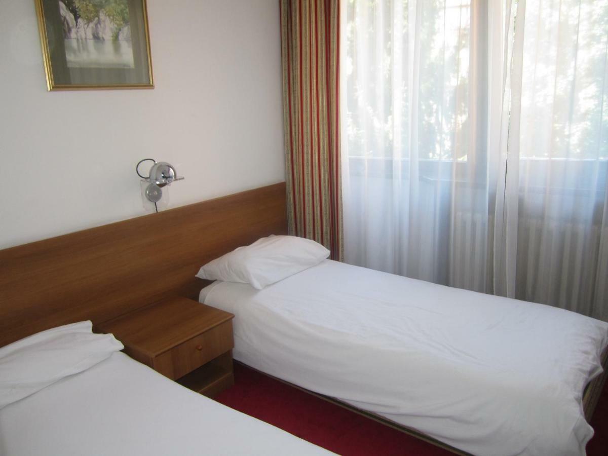 Hotel Grand ซาราเยโว ภายนอก รูปภาพ