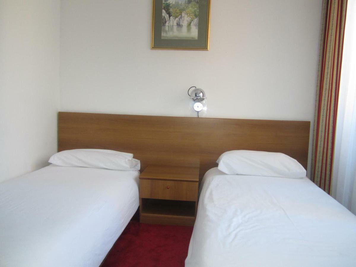 Hotel Grand ซาราเยโว ภายนอก รูปภาพ